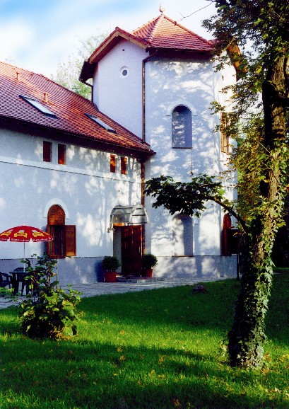 Koniareň v areáli parku - prebudovaná na kongresové centrum